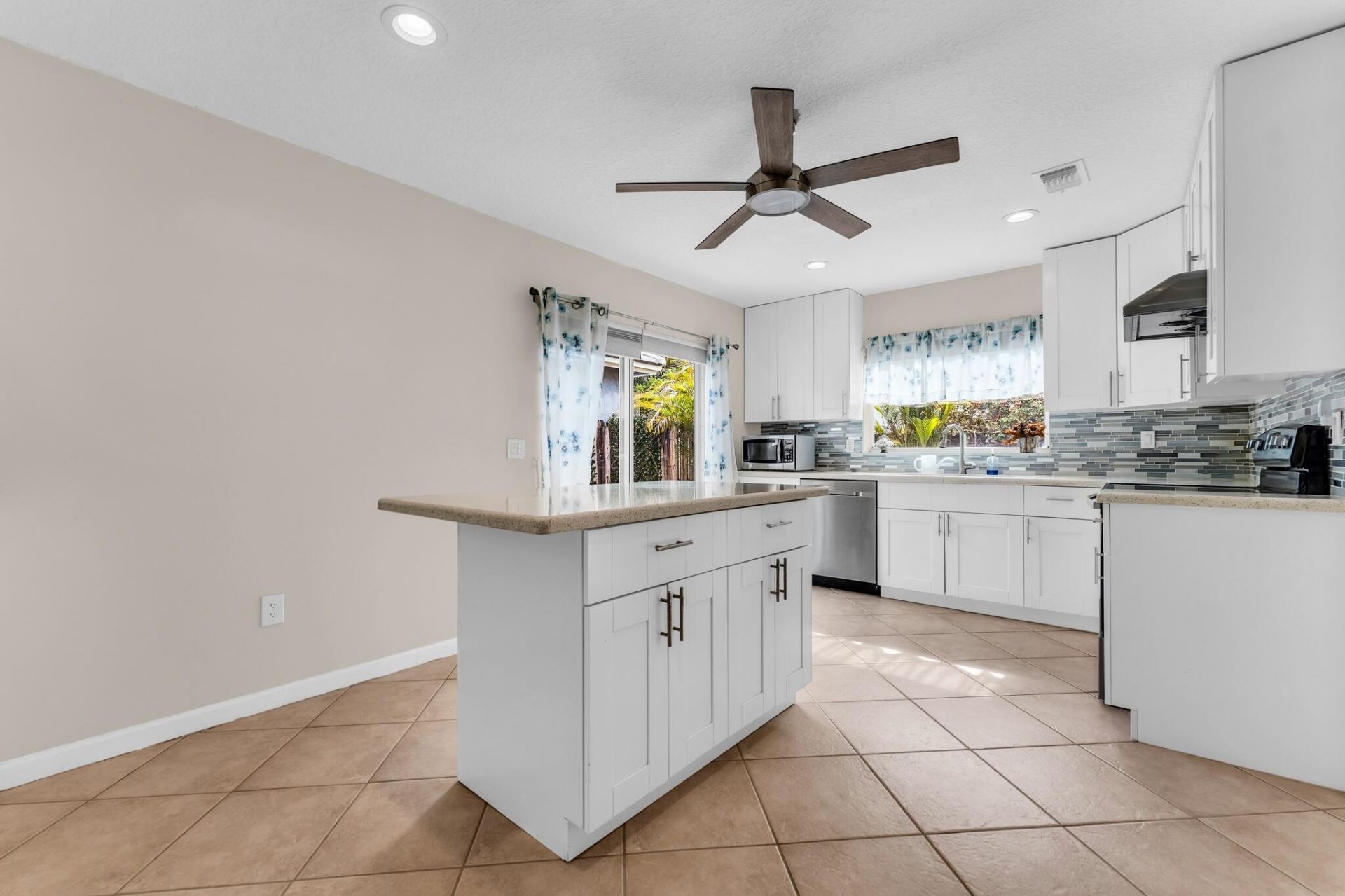 9855 NW 2nd Court, Plantation, FL 33324 Photo