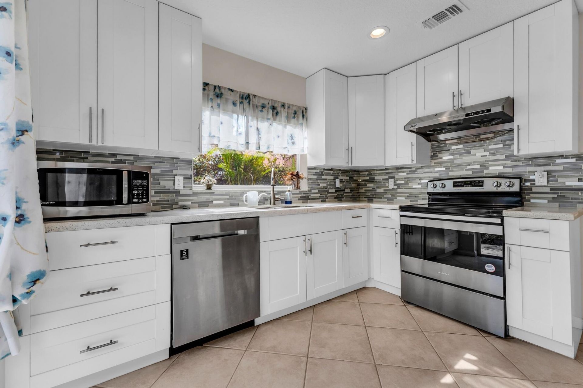 9855 NW 2nd Court, Plantation, FL 33324 Photo