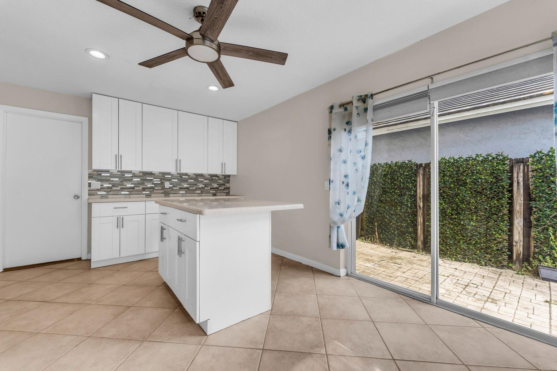 9855 NW 2nd Court, Plantation, FL 33324 Photo