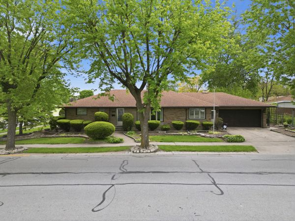 8505 5th Street , Highland, IN 46322