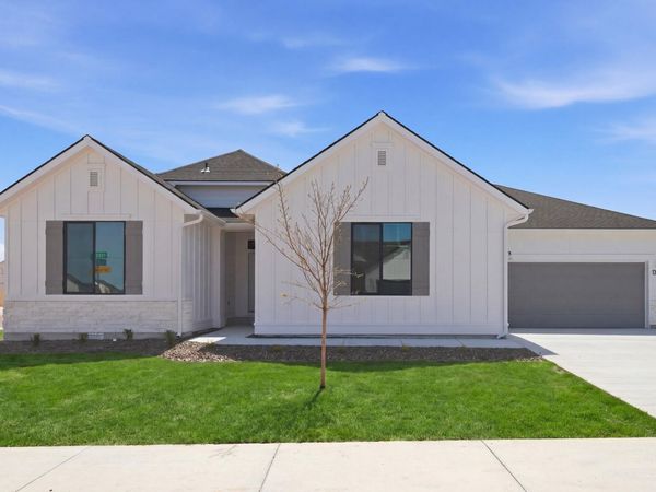 811 Thunderbolt Dr, Mountain Home, ID 83647