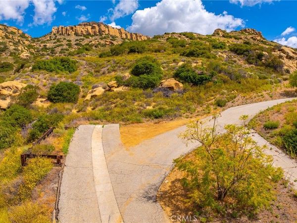 200 AMIGO Road, Chatsworth, CA 91311