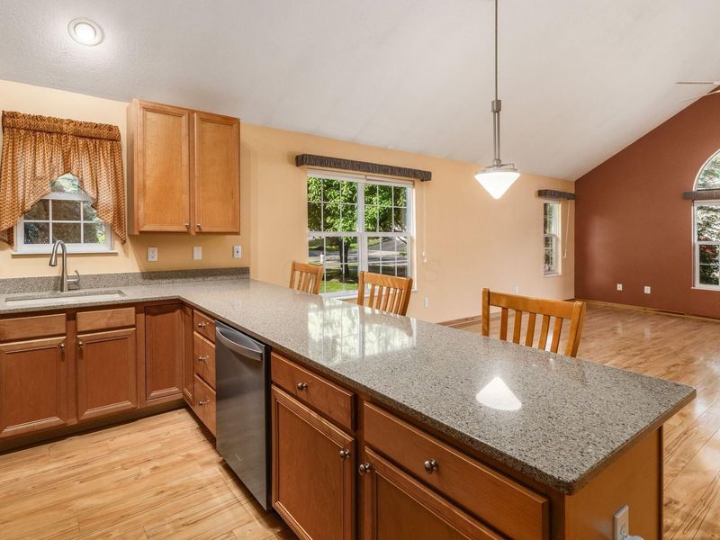 6993 Greensview Village Drive, Canal Winchester, OH 43110 Photo 12