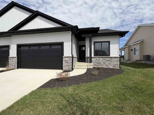 1272 Berkshire Ln, North Liberty, IA 52317