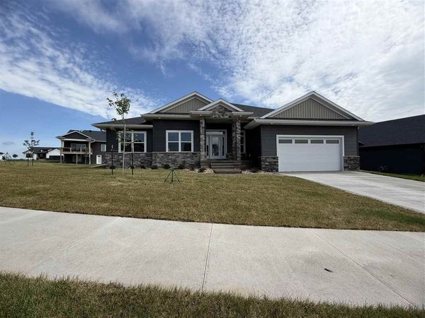 1272 Berkshire Ln, North Liberty, IA 52317