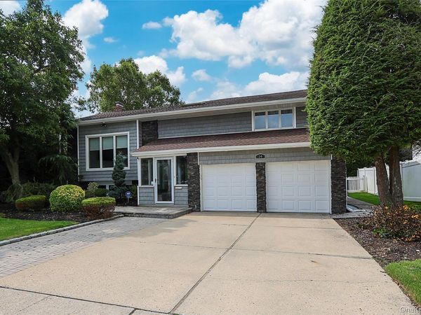 14 Glenn Drive, Woodbury, NY 11797