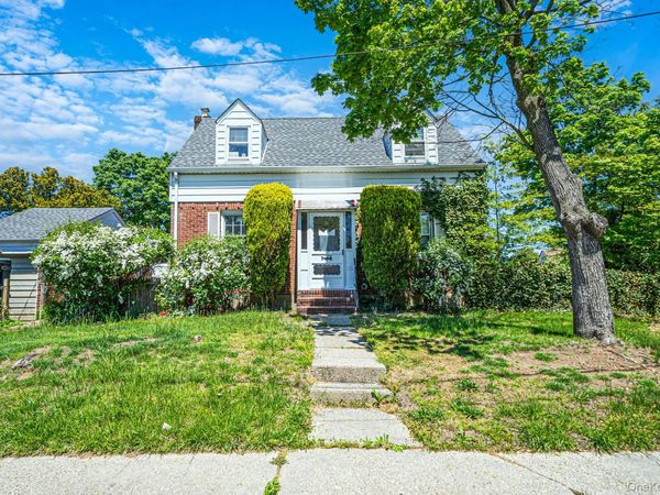 140 Freeman Avenue , Elmont, NY 11003