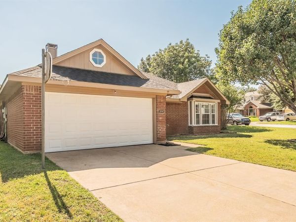 2711 Canterbury Street, Euless, TX 76039