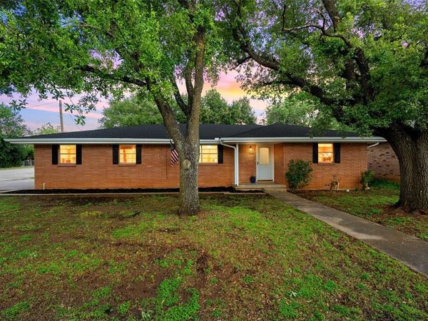 1400 W 6th Street, McGregor, TX 76657