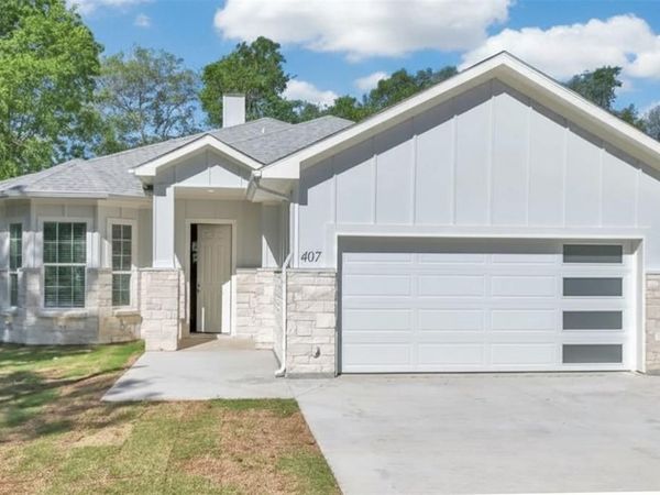 407 Henderson Street, Bonham, TX 75418