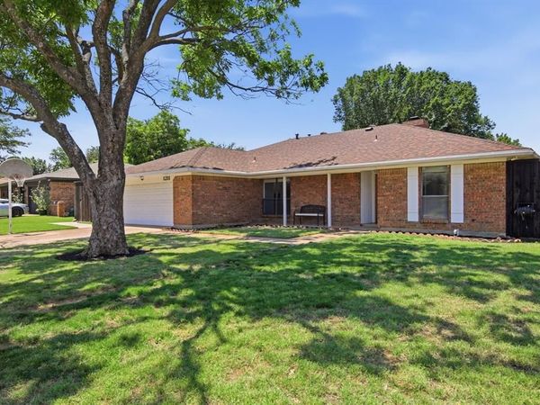 1211 Meadowview Drive , Euless, TX 76039