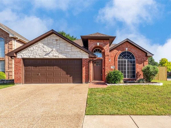 2802 Garden Oaks Place, Grand Prairie, TX 75052