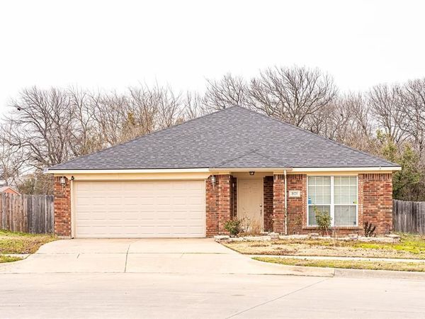 801 Deedee Creek Drive, Euless, TX 76040