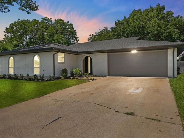 4108 Alicante Avenue, Fort Worth, TX 76133