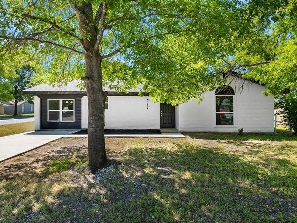 826 Johnnie Row, Seagoville, TX 75159