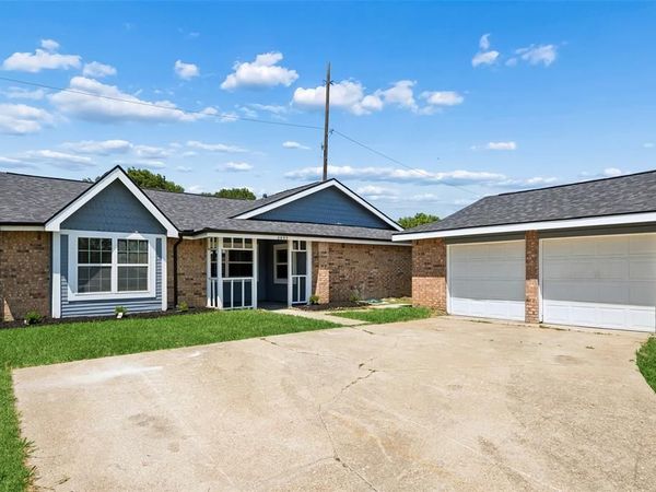 2035 Sancerre Lane, Carrollton, TX 75007