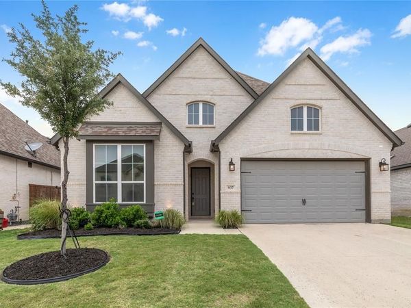 937 Rosebay Drive, Justin, TX 76247