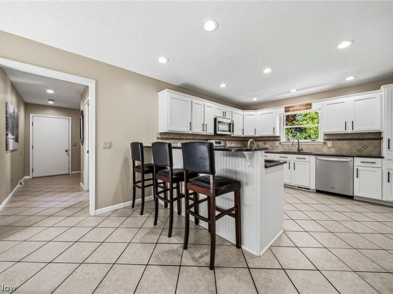 11790 Arbor Glen Drive, Chardon, OH 44024 Photo 7