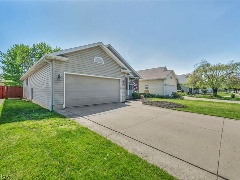 325 Longfellow Street, Elyria, OH 44035 Photo 3