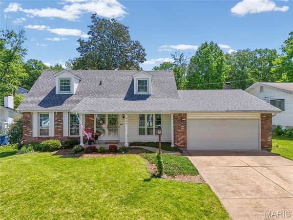 916 Parkfield Terrace, Manchester, MO 63021