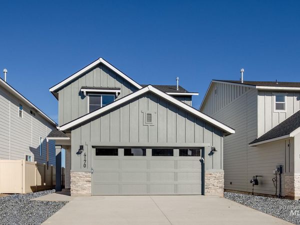 944 Thunderbolt St, Mountain Home, ID 83647