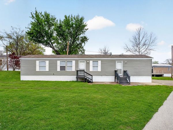 154 Echo Lake E , Mooresville, IN 46158