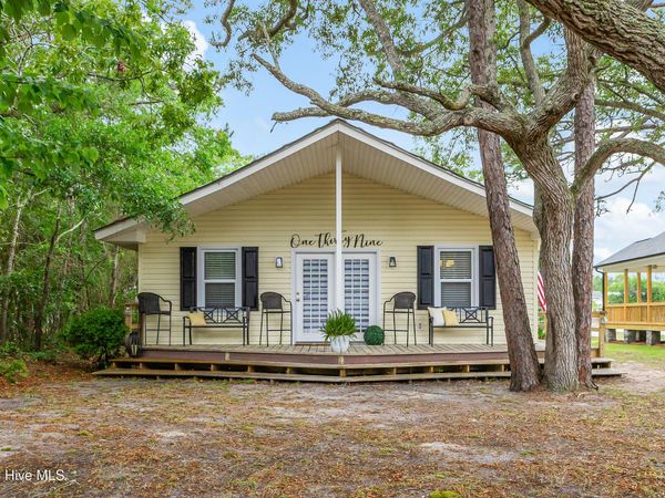 139 NE 39th Street , Oak Island, NC 28465