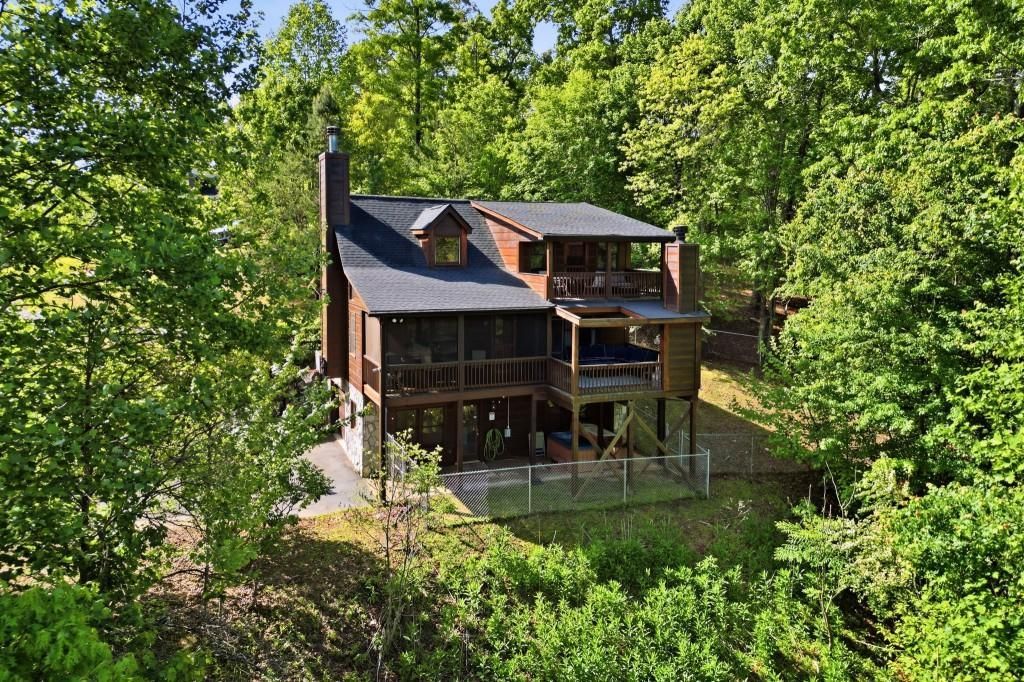 303 Pine Forest Loop, Blue Ridge, GA 30513 Main Photo