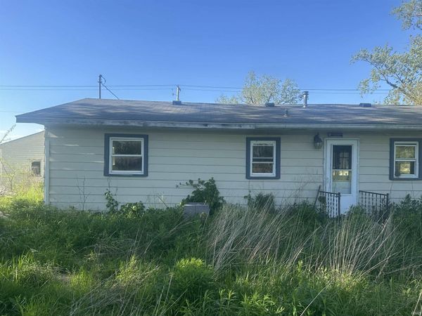 1212 W State Road 18 Road, Hartford City, IN 47348