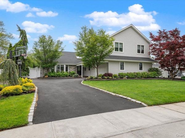 83 Joyce Lane, Woodbury, NY 11797