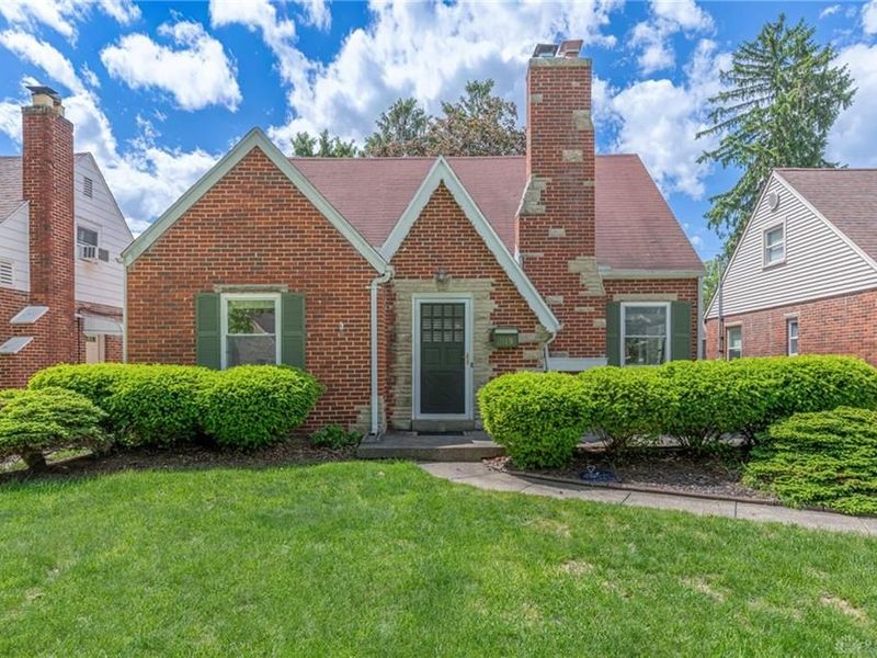 919 Hampshire Road, Dayton, OH 45419 Photo 1