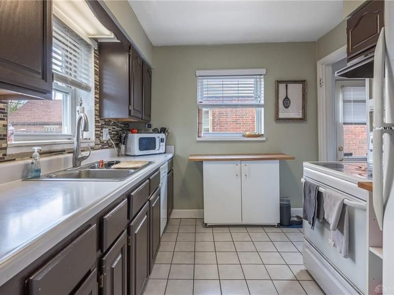 919 Hampshire Road, Dayton, OH 45419 Photo 8