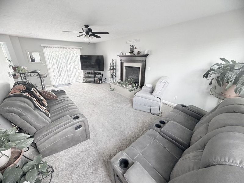 1896 Falcon Crest Circle, Hebron, KY 41048 Photo 2