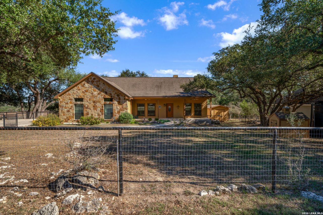 905 Cypress Pass Rd, Spring Branch, TX 78070 Main Photo