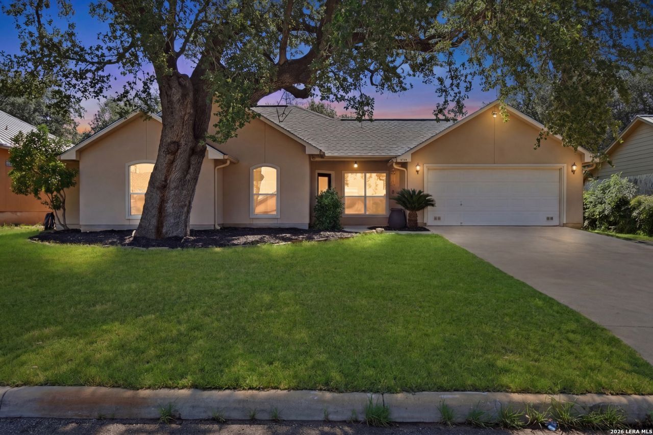 230 Yorktown, Pleasanton, TX 78064 Main Photo
