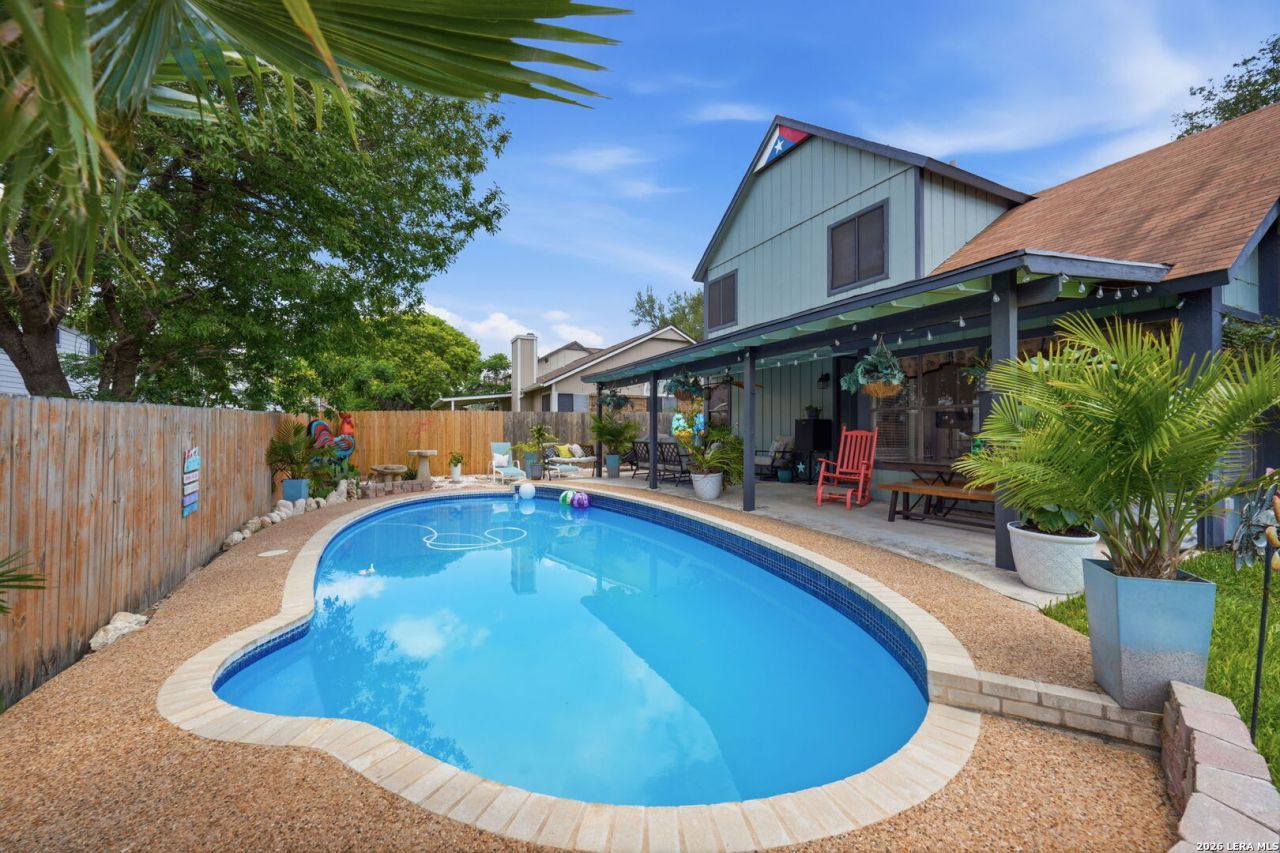 302 Hornbean Ln, Cibolo, TX 78108 Main Photo