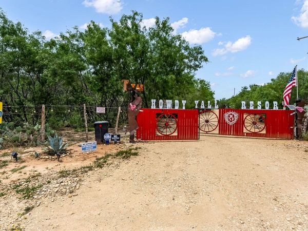 15725 N INTERSTATE 35, Moore, TX 78057