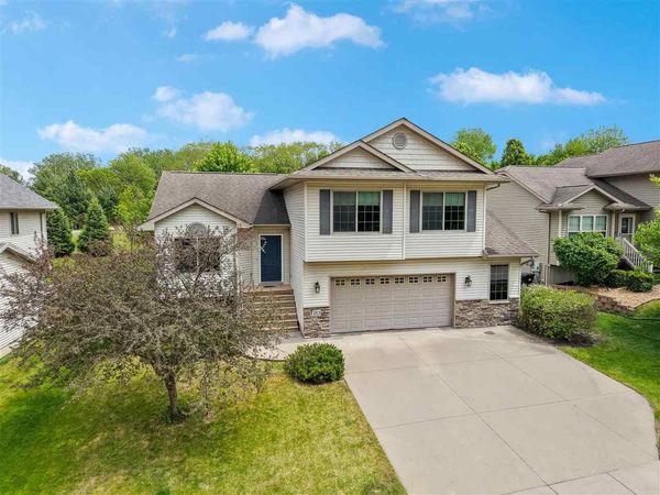 2513 Belmont Dr, Coralville, IA 52241