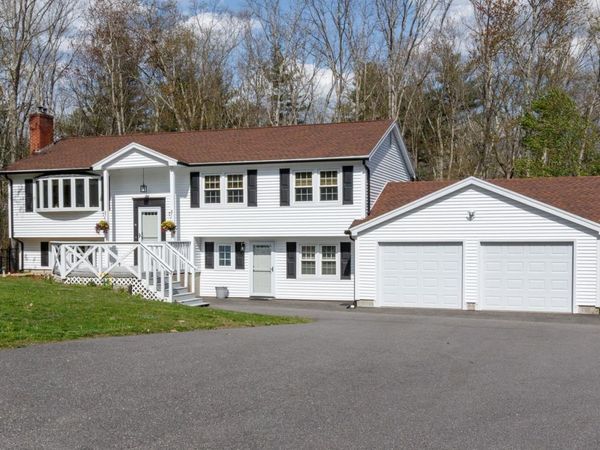 11 Mathew Drive, Merrimack, NH 03054