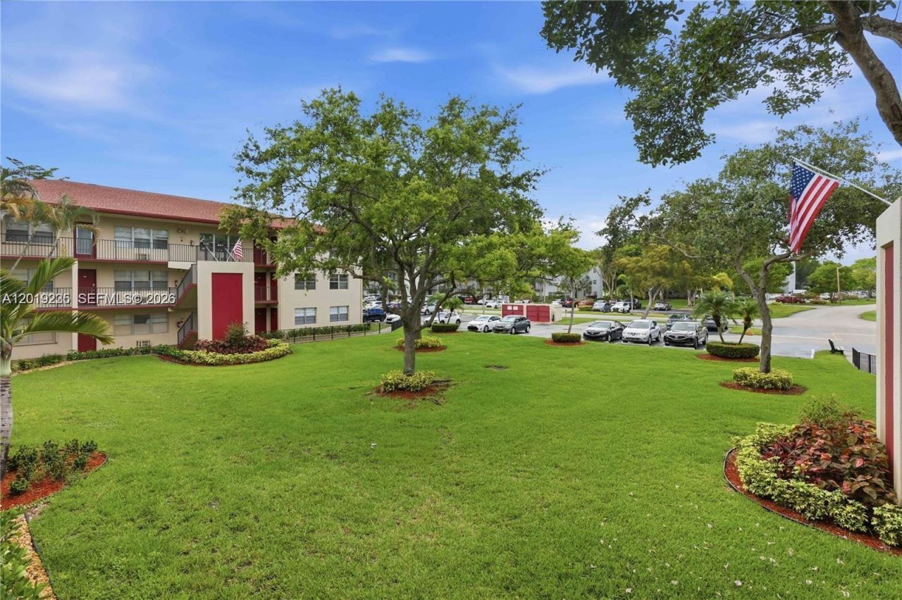 151 SW 134th Way, Unit 206N, Pembroke Pines, FL 33027 Photo