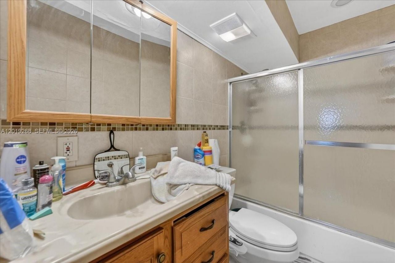 2115 NE 37th Dr, Unit 120, Fort Lauderdale, FL 33308 Photo
