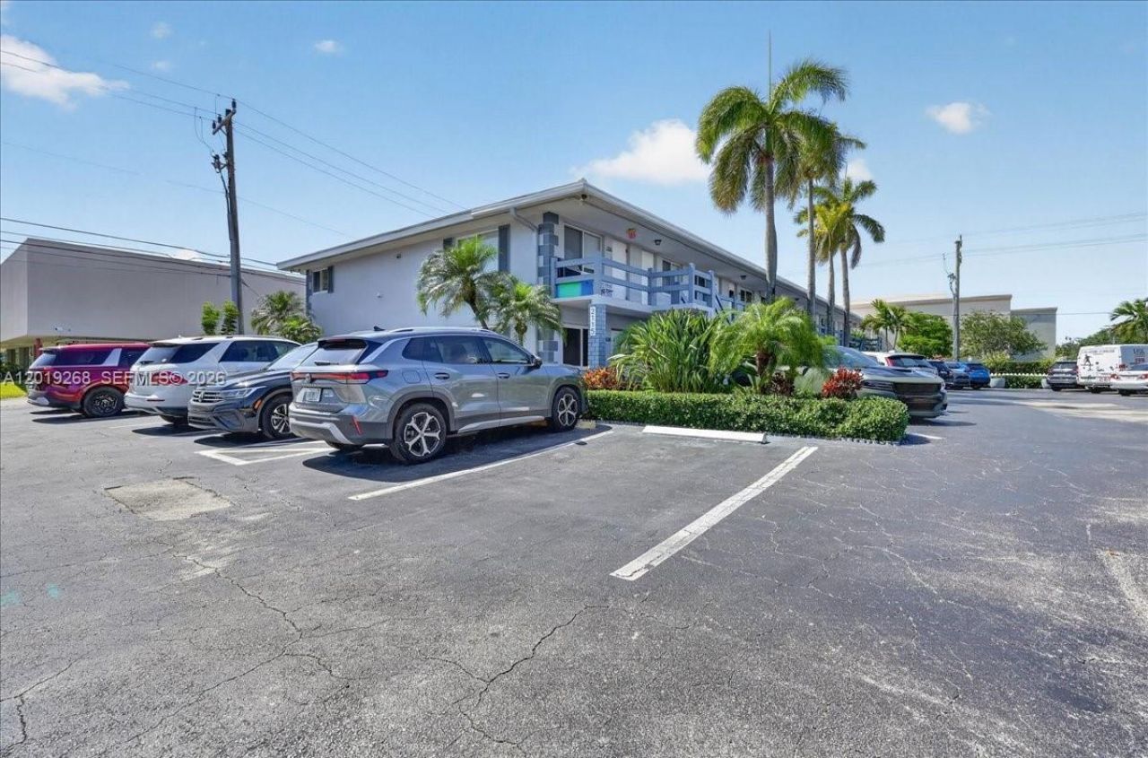 2115 NE 37th Dr, Unit 120, Fort Lauderdale, FL 33308 Photo