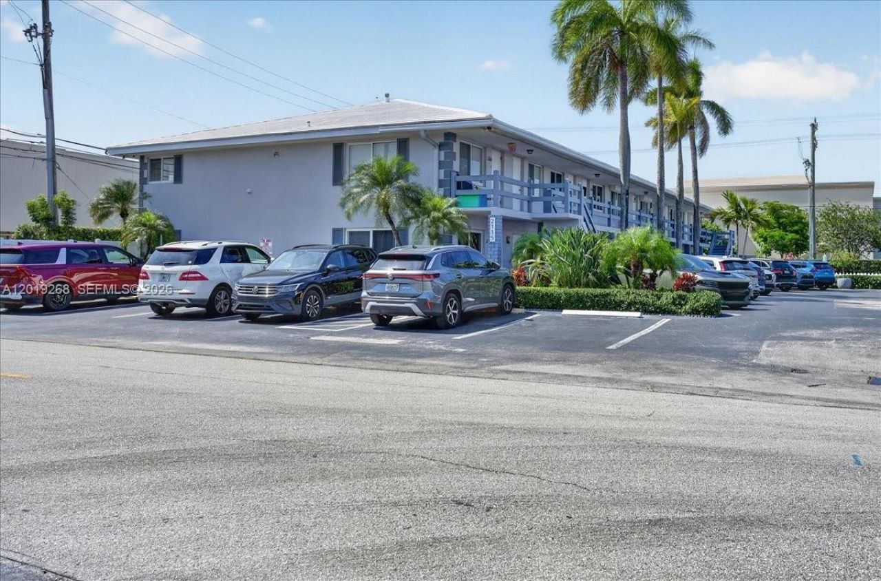 2115 NE 37th Dr, Unit 120, Fort Lauderdale, FL 33308 Photo