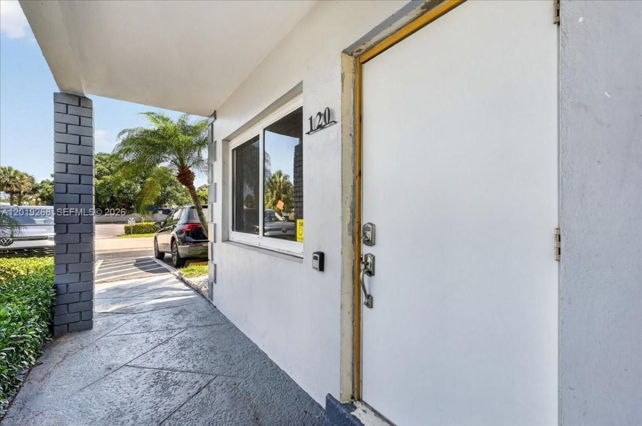 2115 NE 37th Dr, Unit 120, Fort Lauderdale, FL 33308 Photo