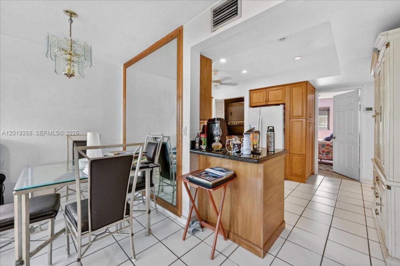 2115 NE 37th Dr, Unit 120, Fort Lauderdale, FL 33308 Photo