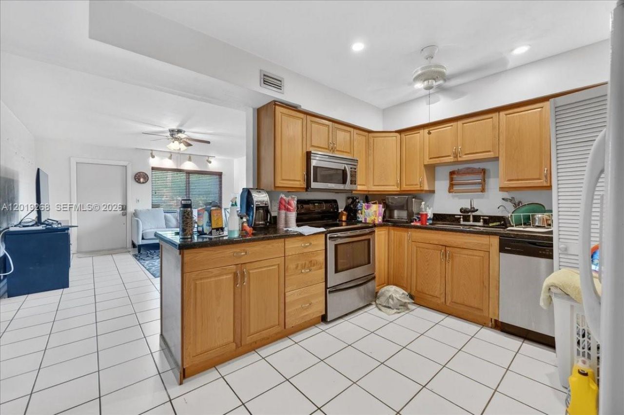 2115 NE 37th Dr, Unit 120, Fort Lauderdale, FL 33308 Photo