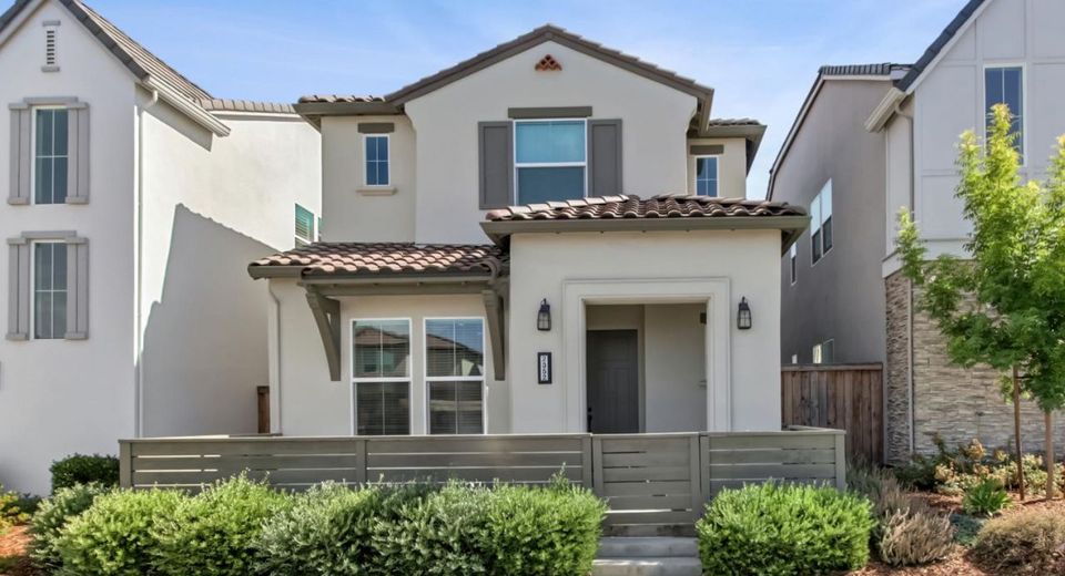 2352 Bronze Star Way, Sacramento, CA 95818 Photo