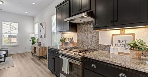 2352 Bronze Star Way, Sacramento, CA 95818 Photo