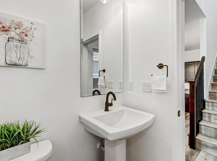 2352 Bronze Star Way, Sacramento, CA 95818 Photo