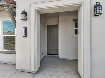 2352 Bronze Star Way, Sacramento, CA 95818 Photo